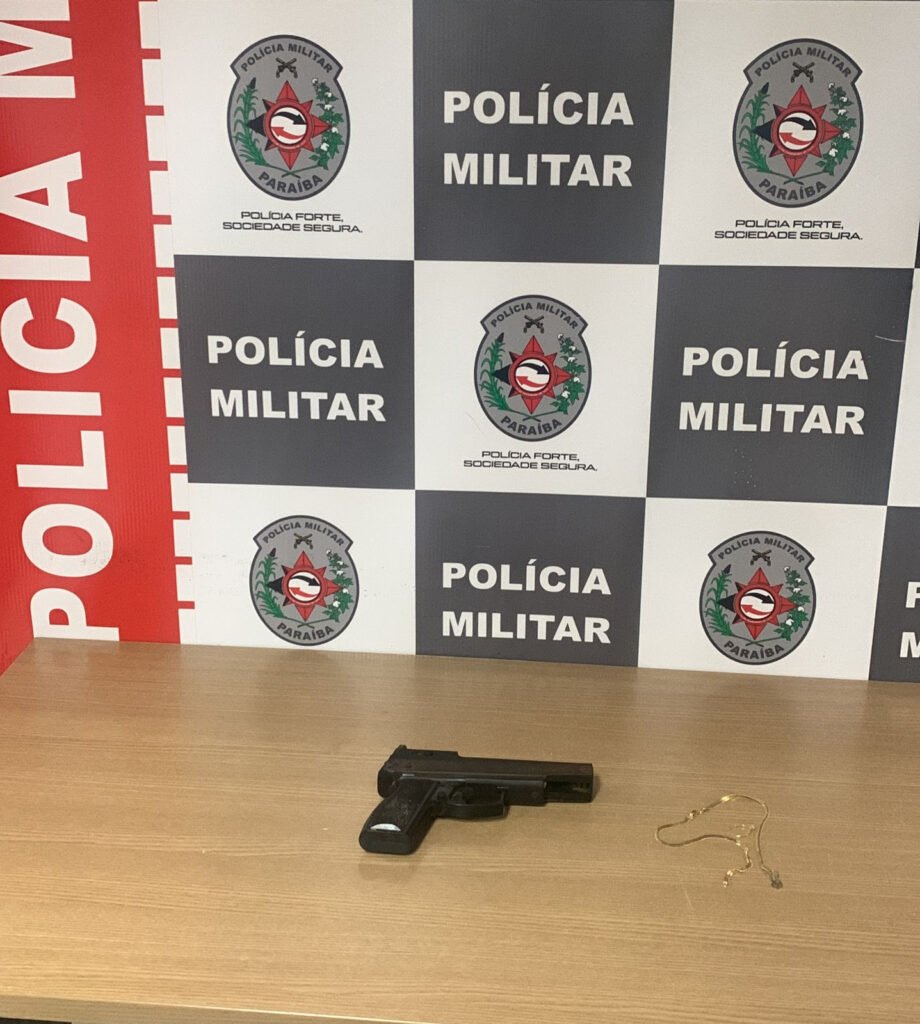 Polícia prende dois suspeitos de roubo na orla de João Pessoa